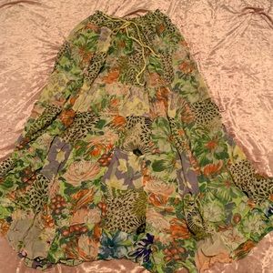 Super cute colorful skirt.